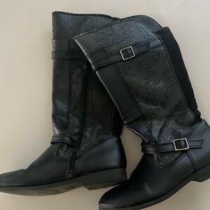 American Eagle Outfitters - Girls fashion Boots size 5.  Black with shimmer
